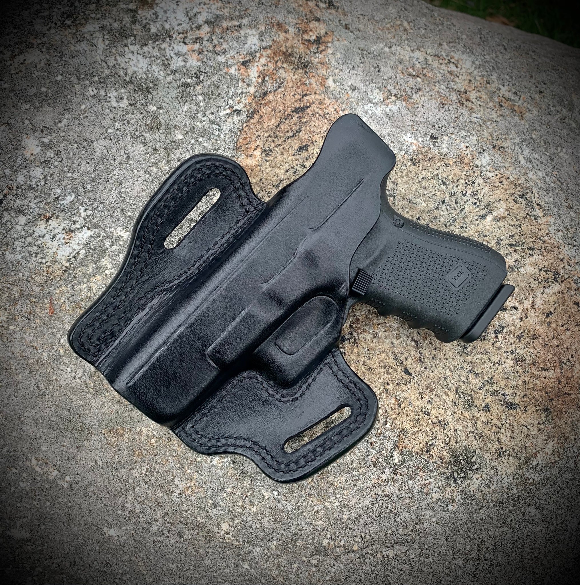 GLOCK 19 OWB Holster with Shark